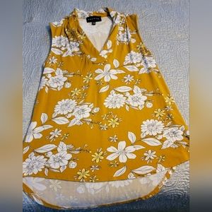 💜4/$20💜PREMISE Goldenrod with white flowers tank